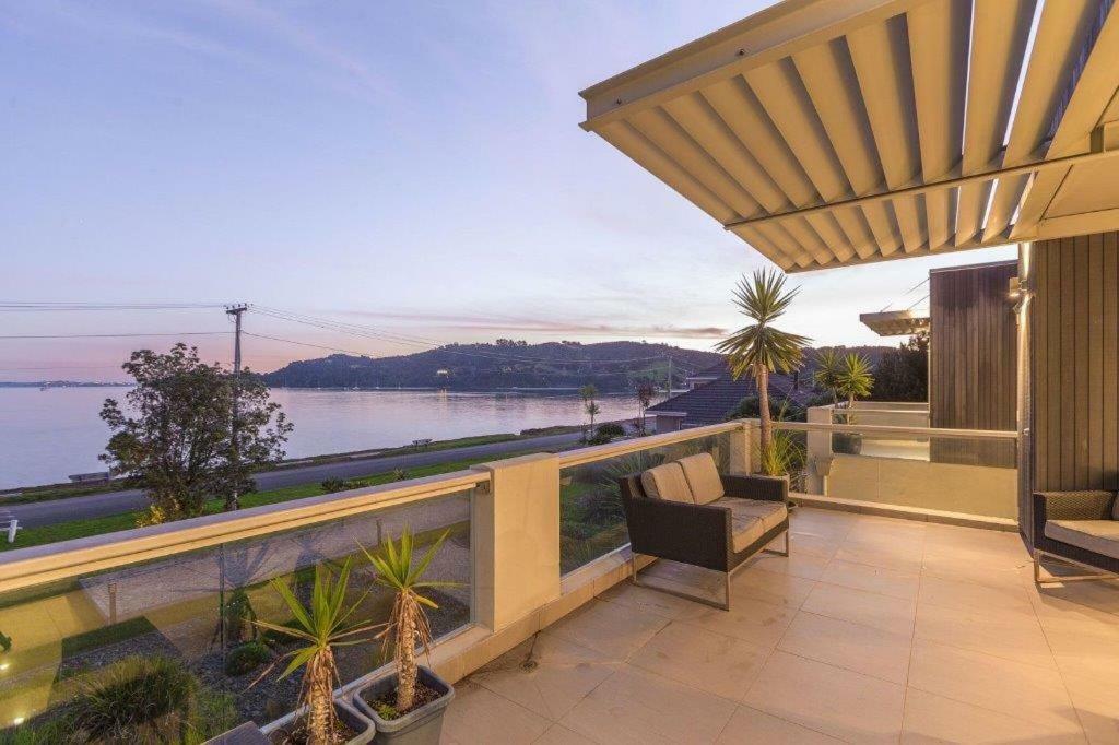 Waiheke Waterfront Lodge Oneroa Ngoại thất bức ảnh
